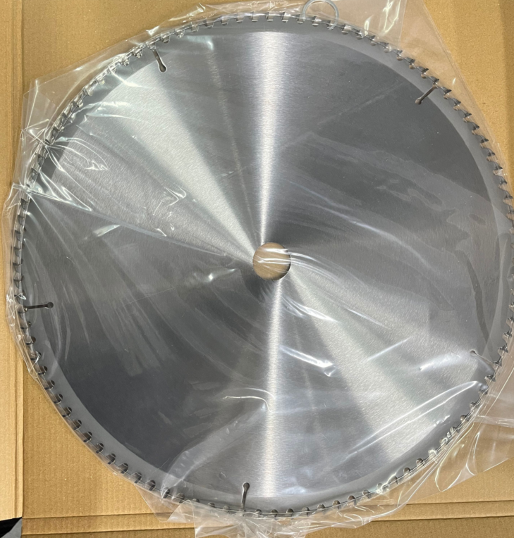 How to Choose a Circular Saw Blade for Cutting Wood? Analyzing the Differences Between Solid Carbide, High-Speed Steel, and Tipped Saw Blades